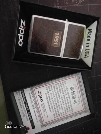打火机是正品，手感非常不错，要是能送点煤油就更贴心了