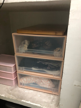 抽屉质量不错 密封性也不错 感觉也挺好看的 放在狭小的寝室正合适