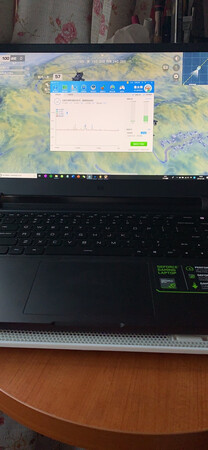 声音比较安静，吹风还可以，能有效降低20来度，但小米游戏本散热有问题，外壳吹凉了，但硬盘还是50度。