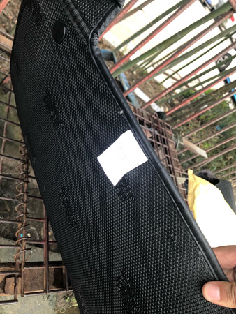 产品质量，我一打开包装就发现扣子断了一个，当时听洗车的人说不要退了，后面让重新发一点扣子过来就行，当时就装上了，然后联系卖家寄扣子，现在十多天过去了，音信全无！质量和售后都非常不满意