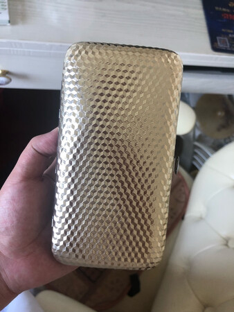 指甲刀种类很丰富，虽然平时只用得到一两个，但是必要时没有也很难受，所以还是买了12件套。很精美，颜色很好看，每个东西的质量也很不错?