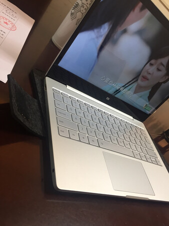 挺好的，小巧，轻便，很薄，直接就放在包里了，不需要单独的电脑包了，很方便，速度也很快，开机速度超快，很好的一款电脑