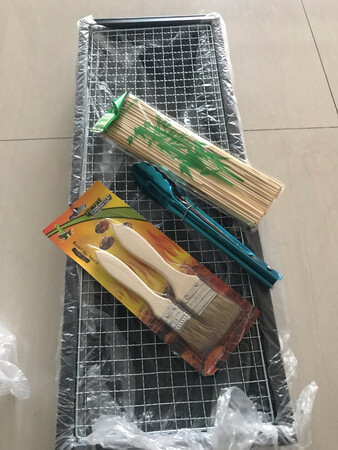 用料材质：一般。
适用人数：三人。
重量大小：轻。
感觉质量不怎么样，一分钱一分货。等待使用后追评。