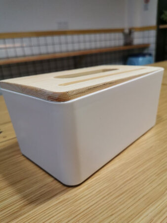 这个盖子根本盖不上，懒的退了！自己在水泥地上磨的