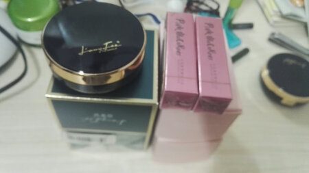多次购买，好用显肤色，现活动价优惠拍2份，建议赠品送粉扑