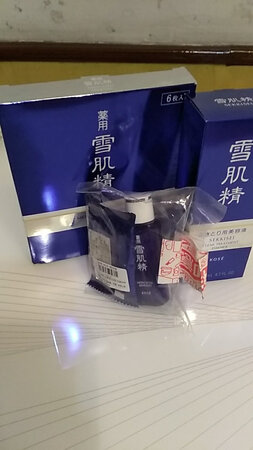 好东西啊，就是有些酒精味道，不过价格比起专柜来说是很相因了。用完希望能白一些。