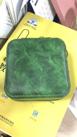 初次购买，收到货有点超出期待，很满意，出门携带方便，精致
