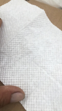 大小很好，纸做的不怎么好。很多孔