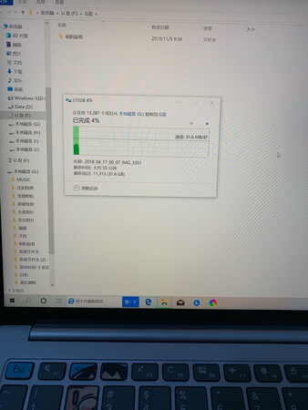雷克沙的SD卡做工很不错，一眼看上去，就感觉好高端的感觉，没有一丝廉价感，质保10年，我想除了你自己弄丢啦，怕是怎么也不会用坏吧，传输速度配合usb3.0读卡器可以稳定50M每秒，算是很快啦，比我老机械硬盘还快，不得不感叹现在的科技啊