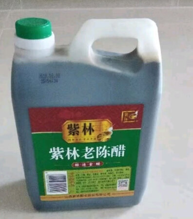 紫林陈醋，大品牌，品质保障。
山西的醋是首选，味道很正宗。
凉拌菜和炒菜时都可以用，醇厚的酸，香气扑鼻。
大包装，经济实惠。吃饺子时的标配，本次一次就买入四桶，还会继续购买。
京东物流配送速度快，配送员送货迅速，作为消费者，很有幸福感。