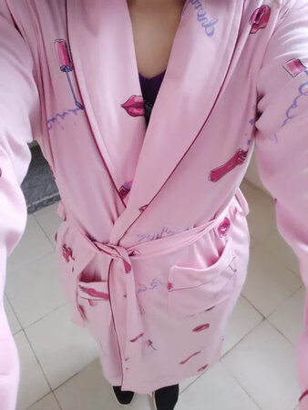布料柔软挺舒服，物流挺快的服务态度也不错，朋友介绍我来的