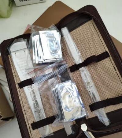 修了一次，很好用。跟自己修，修完了再跟老婆修，刀子很快，死皮修的很干净，脚枕也修的到位。不错不错，等用完了再买刀片。