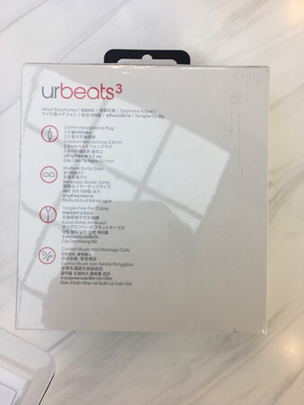 音质音效：音质不用说了，beats3音质真的很好，刚买的新耳机需要先煲机一段时间才能听出效果来！期待???
做工质感：做工也很精致，很有质感的设计，入耳跟耳机线都很不错，3.5mm镀金插头，非常好用，比那种弯的L型接头好多了。╰?╮
舒适度：线材手感也很不错，摸起来手感舒服，戴着听歌也很舒服，胶囊耳塞。入耳也非常舒服！???
其他特色：**的人体工学设计，舒适贴合，适合全天佩戴，主打入耳式胶囊耳塞大小可以根据个人需要更换选择合适的╰?╯
