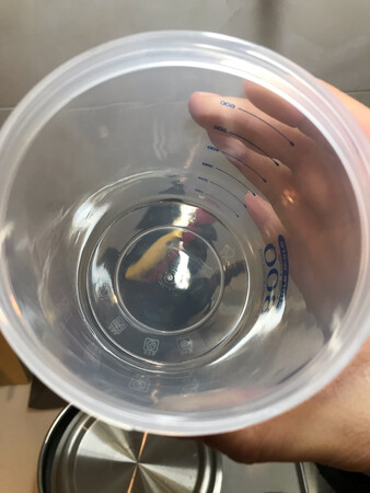 用于厨房收纳，尤其是干货，盖子可以通用，可以叠放，节约空间。PP材料，-30～140度，可以用于微波炉。罐子无味，介绍说密封，装液体不漏，测试还好吧，因为罐子直径较大，手小的人不容易拧紧。售后不错，第一次货到有破损，联系后没有啰嗦，马上补寄，还不错