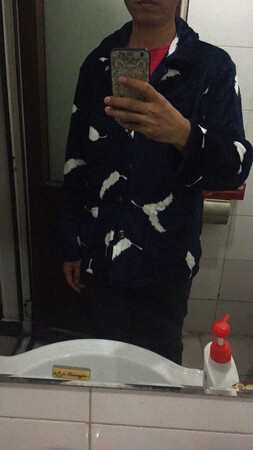 衣服很贴身，颜色也比较正，穿在身上很舒服！尺码标准如果体型偏胖的话建议大一码毕竟是睡衣重点是穿在身上要舒服一点，现在正好有活动入手的话还会更便宜。跨店2件8折3件7折，可以搭配别的一起购买，这样会很划算！