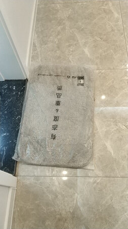 看起来还挺好的。厚实。放在新家还没用。