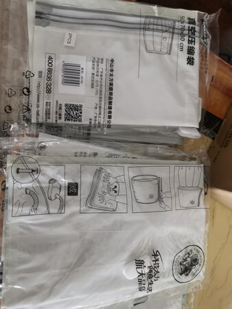 密封效果：感觉密封效果不错
抽气体验：手动压缩比较慢，需要用吸尘器会比较方便快