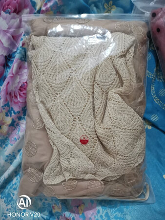 衣服质量不错，样子也很好看，就是我太胖了，不适合穿