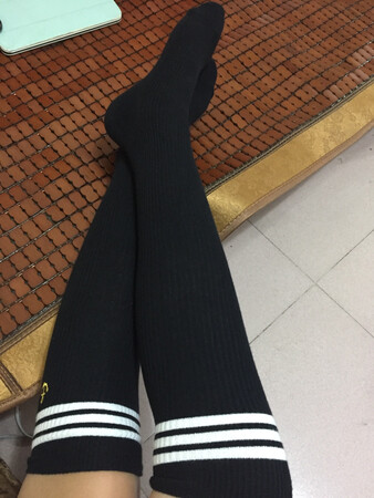 挺nice的  就是有点紧 不过还好 物流也很快 三天
（腿比较粗 凑合着看吧）