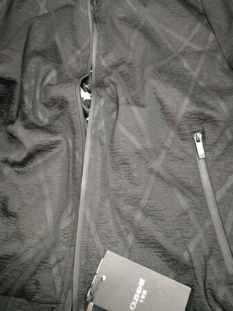 一直在京东买千纸鹤这个品牌的服饰。款式新，质量好。