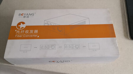 发了一个拆过的来，还脏脏的，确定是新品？差评！