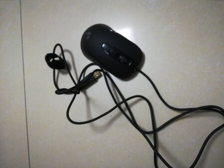 不错，手感也很好！是原装正品，京东买东西就是快啊！好评！好评！
