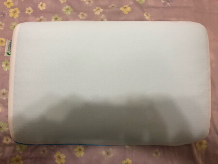 枕头高度适中，软硬舒服，记性不错，超喜欢，棒棒哒！