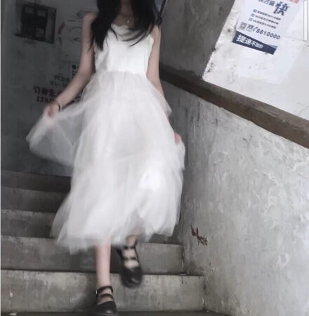 很好，布料很舒服，穿上去很好看，物流很快，服务态度很好，建议购买