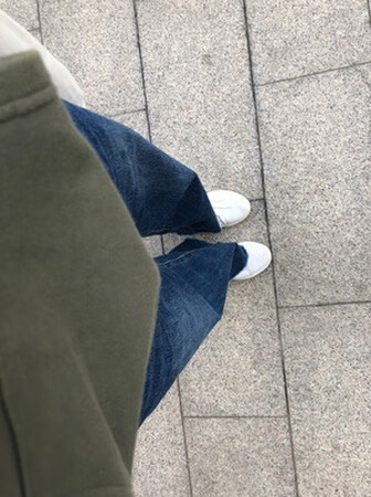 阔腿牛仔裤很显高显瘦，搭配毛衣时尚高十足，一次性买了三条裤子都很满意，以后再来看看。