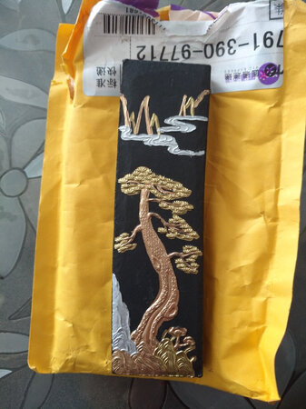 还没磨，很大的一块。没有大的问题，就是歪了点。