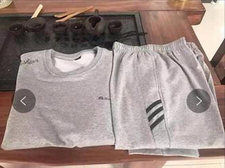 买错颜色，换了一套灰色，还是很不错的，穿着舒服。