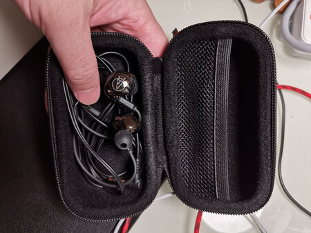 做工质感：一分钱一分货！不错！
音质音效：刚刚开始，用过先补评