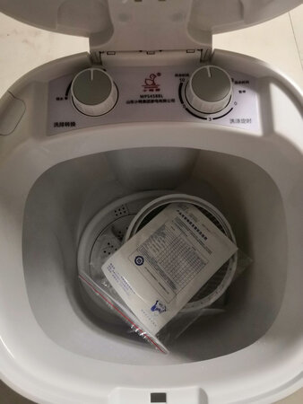 给宝宝洗衣服用，容量挺大的，洗的也干净。很方便。