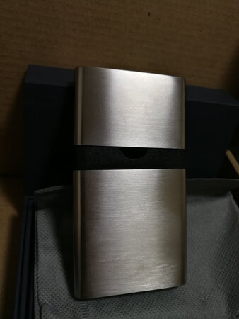 金属质感非常好，做工也细致。