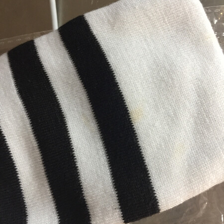 呵呵呀，收到袜子上就有小黄点
真是够了！质量也不咋地