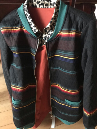 一下买了二件，衣服手感还不错的，刚洗还没穿