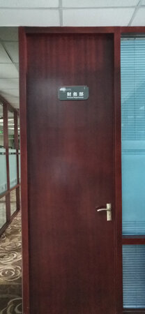 粘贴非常方便，贴上去效果杠杠滴??商家服务非常好，发货非常快，老板非常满意??