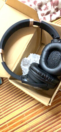 做工质感：戴在耳朵上很舒服，赞
音质音效：音质非常好不卡顿，无杂音赞
舒适度：很满意
续航能力：和说的一样28到30个小时待机更久
其他特色：设计的很合理根据自己的要求能缩长缩短，耳机孔tf卡蓝牙都可以非常满意