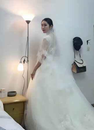 婚纱包装精致，质量很好，款式也是我喜欢的，穿上很好看，显气质，非常喜欢！