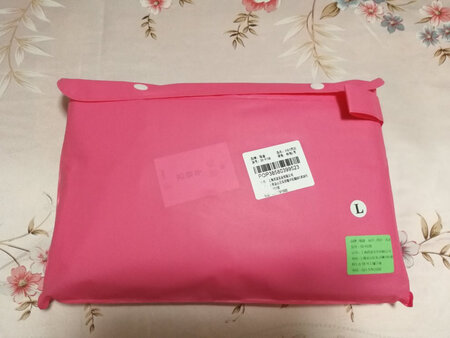 整体感觉还不错，感觉挺结实的，希望耐穿。