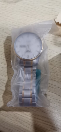 手表买给爸爸的，他很喜欢！手表总体还可以！