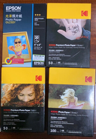 纸张品质：非常不错，挺厚实的。打印来给孩子玩贴画和大头贴用的，还是挺好的。毕竟和真正的照片成像还是有一点点差距。。。。
纸张厚度：比较厚，毕竟后面有一层背胶。。。
过机效果：较为顺畅，我的打印机可以过。。。
打印效果：还可以，毕竟照片贴不是用来收藏照片的，一般用来贴的场景都可以了。
纸张功能：大头贴，儿童玩贴画。
其他特色：给小孩玩特别好，我家幼儿园小朋友打很多卡通图片让他随便去贴。。。。。