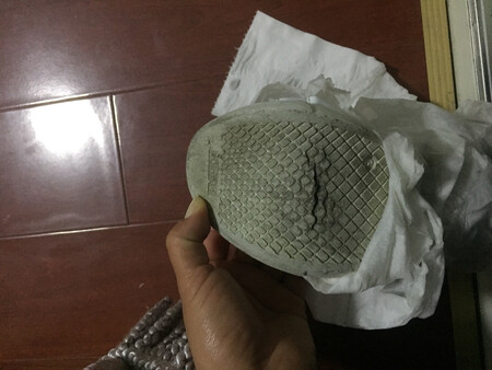 一个月没穿到鞋底就坏了