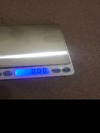 做工很精致，上面带有防护盖装口袋里都很安全，不错。
