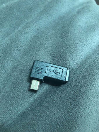 买来接汽车行车记录仪的，因为旧线是micro usb，新行车记录仪是mini usb接口，为了省去重新布线的麻烦特意买转接头来用，直接接上设备就上电了，但转接头个头稍微大了些，接上后顶到车前窗玻璃，行车记录仪贴不上去，无奈只能再另外买了直连头了，这个弯头的留着以备不时之需。