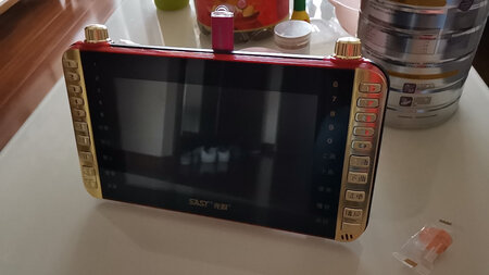 还行吧，老人用着挺开心的，那就行了，哈哈，资源还提供了下载挺好的
