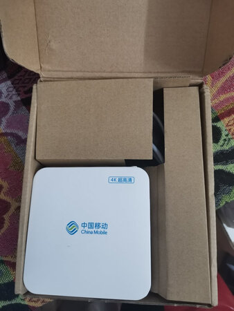 东西收到了，播放速度还可以，
操作难易：就是语音键没用就像装饰一样