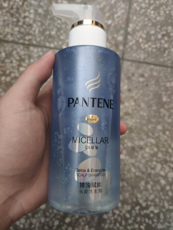 适合发质：油头
泡沫数量：丰富
产品香味：果香
控油效果：不错
柔顺效果：不错