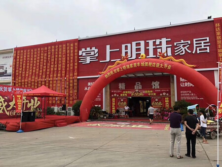 终于到货了，物流方面不是很满意，音响设备是不错的，音响音质明显比以前购买的其他牌子要好很多，低音浑厚、清晰，高音明亮，调音台操作简单方便。总体效果非常好，性价比非常高，值得购买。无论是活动演出，婚庆都没问题！