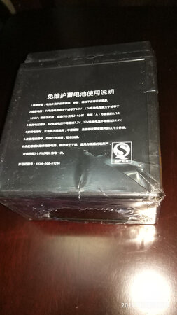 快递收到了，包装太简单了，快递过程中外包装被摔坏了，打开电池内包装，电池的塑封膜都摔爆，还好电池塑壳没有摔裂，建议卖家以后快递是增加防摔填料，并在外包装标注电池放置方向，顶部朝上！电池外观做工很好，还未安装使用，品牌电池应该不错的。
